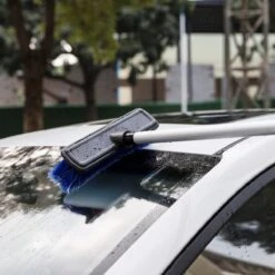 Navaris Telescopische Autowasborstel - Watergevoerde Wasborstel Voor Auto's En Ramen Met Uitschuifbare Lange Handgreep En Zachte Haren - Blauw -Dagelijkse Benodigdheden Verkoop 1200x1200 363